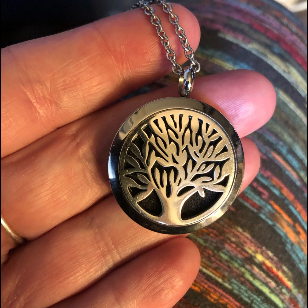 Essential Oils necklace. - Picture 2 of 4